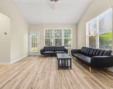 307 Founders Walk Drive - Photo Thumbnail 4