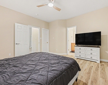 307 Founders Walk Drive - Photo Thumbnail 12