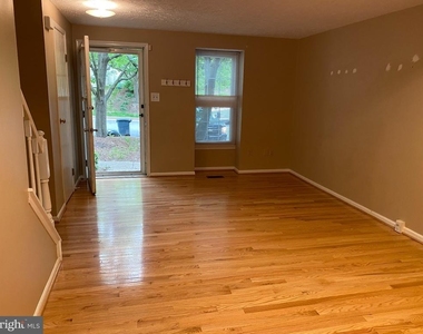 11906 Fieldthorn Court - Photo Thumbnail 4