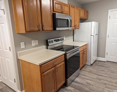 608 N Maple Street - Photo Thumbnail 2