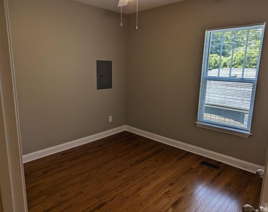 608 N Maple Street - Photo Thumbnail 9