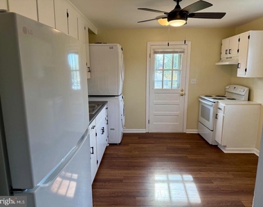 1428 Payne Street - Photo Thumbnail 2