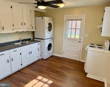 1428 Payne Street - Photo Thumbnail 9