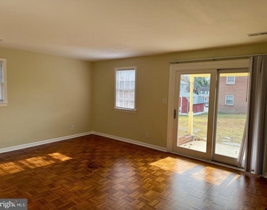 1428 Payne Street - Photo Thumbnail 3