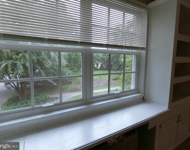 1734 W Abingdon Drive - Photo Thumbnail 8