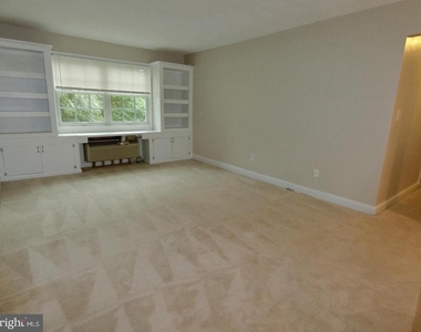1734 W Abingdon Drive - Photo Thumbnail 6