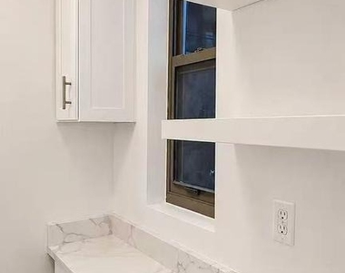 1121 Arlington Boulevard - Photo Thumbnail 5