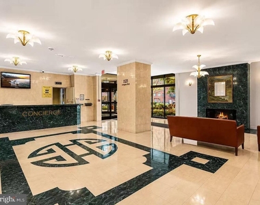 1121 Arlington Boulevard - Photo Thumbnail 9
