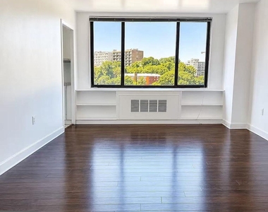 1121 Arlington Boulevard - Photo Thumbnail 7