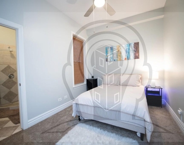4852 South Prairie Avenue - Photo Thumbnail 4