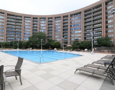 1805 Crystal Drive - Photo Thumbnail 4