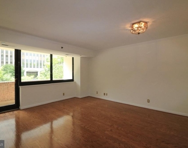 1805 Crystal Drive - Photo Thumbnail 3