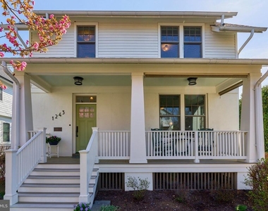 1243 N Stuart Street N - Photo Thumbnail 2