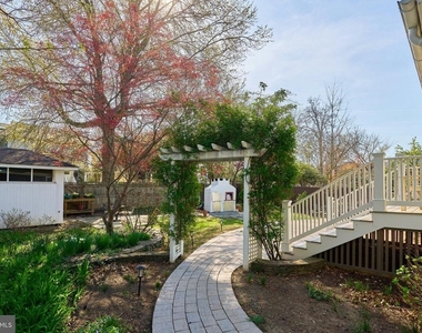 1243 N Stuart Street N - Photo Thumbnail 35