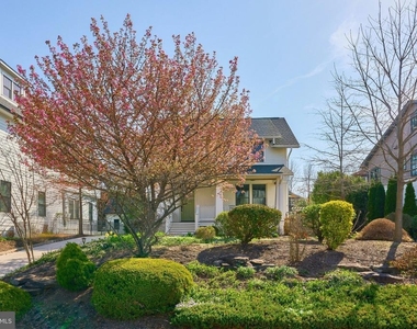 1243 N Stuart Street N - Photo Thumbnail 3