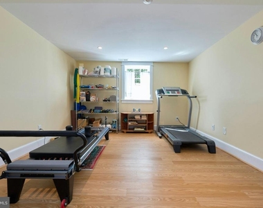 1243 N Stuart Street N - Photo Thumbnail 32