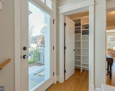 1243 N Stuart Street N - Photo Thumbnail 31