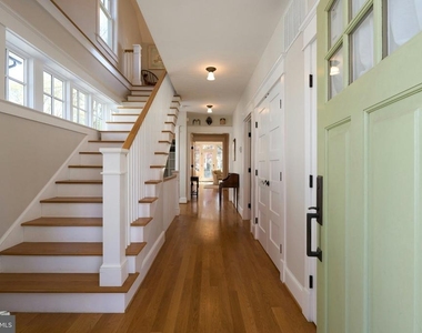 1243 N Stuart Street N - Photo Thumbnail 6