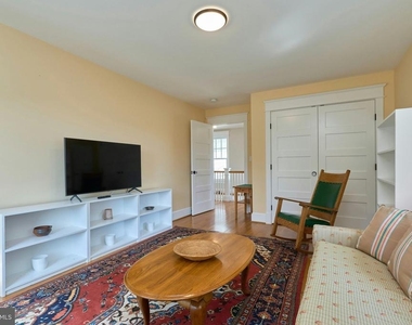 1243 N Stuart Street N - Photo Thumbnail 22