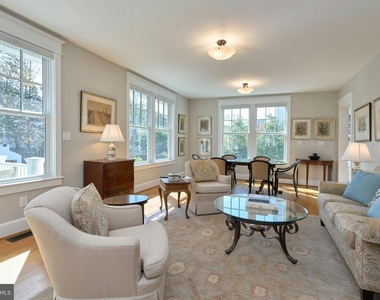 1243 N Stuart Street N - Photo Thumbnail 9