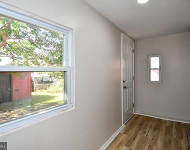 2124 S Oxford Street - Photo Thumbnail 9
