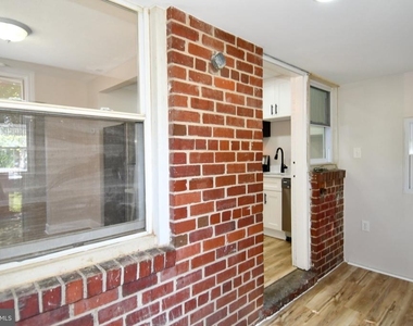 2124 S Oxford Street - Photo Thumbnail 10