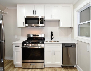 2124 S Oxford Street - Photo Thumbnail 7