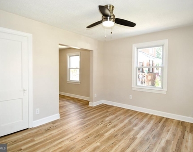 2124 S Oxford Street - Photo Thumbnail 2