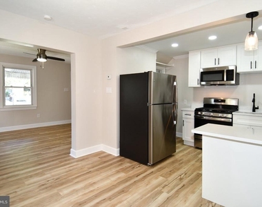 2124 S Oxford Street - Photo Thumbnail 6