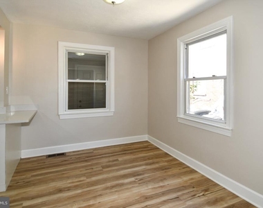 2124 S Oxford Street - Photo Thumbnail 4