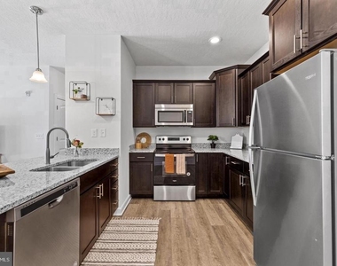 8304 Hudson Court - Photo Thumbnail 7