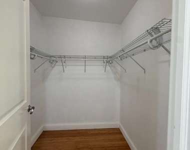 2608 Thompson Street - Photo Thumbnail 14