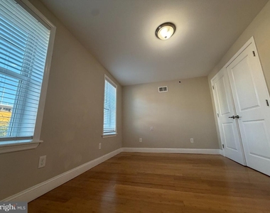 2608 Thompson Street - Photo Thumbnail 2