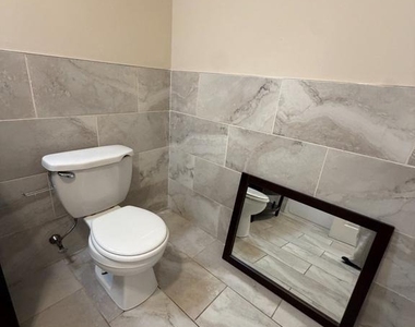 2608 Thompson Street - Photo Thumbnail 15