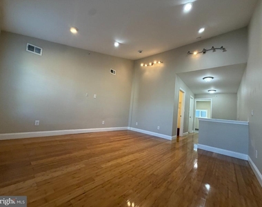 2608 Thompson Street - Photo Thumbnail 9