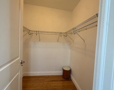 2608 Thompson Street - Photo Thumbnail 12
