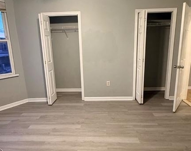 5449 Pine Street - Photo Thumbnail 5