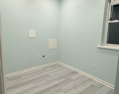 5449 Pine Street - Photo Thumbnail 10