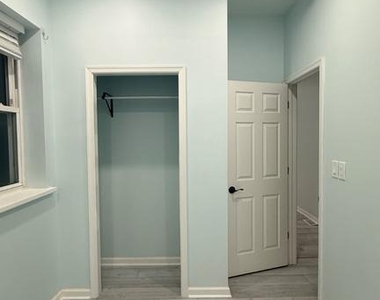5449 Pine Street - Photo Thumbnail 9
