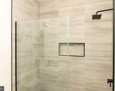 223 S 44th Street - Photo Thumbnail 4