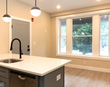 223 S 44th Street - Photo Thumbnail 2