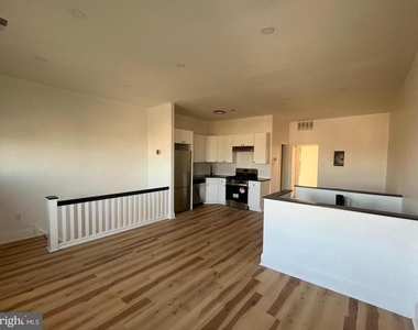 5443 Germantown Avenue - Photo Thumbnail 3