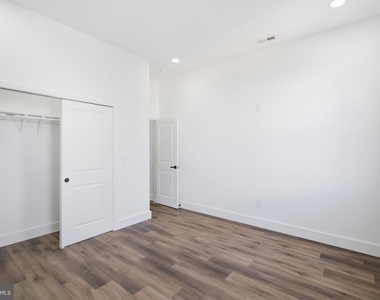 1520 S 22nd Street - Photo Thumbnail 2
