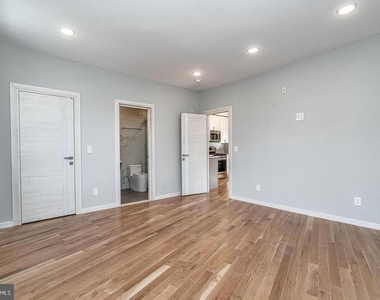 2045 N College Avenue - Photo Thumbnail 4