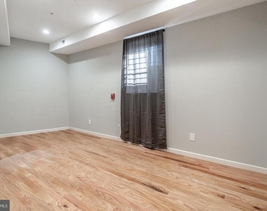 2045 N College Avenue - Photo Thumbnail 25