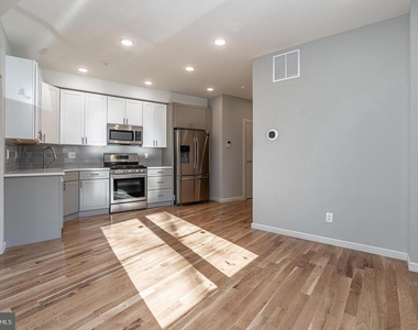 2045 N College Avenue - Photo Thumbnail 20