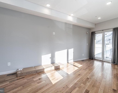 2045 N College Avenue - Photo Thumbnail 8