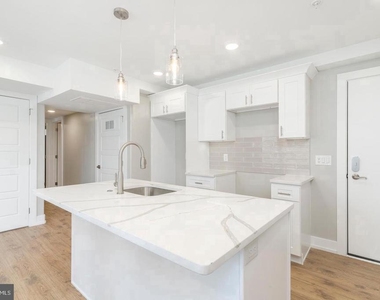 2304 N 9th Street - Photo Thumbnail 6