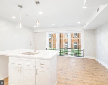 2304 N 9th Street - Photo Thumbnail 2