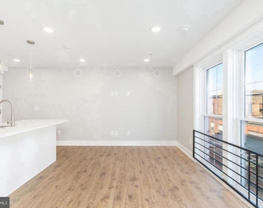 2304 N 9th Street - Photo Thumbnail 1